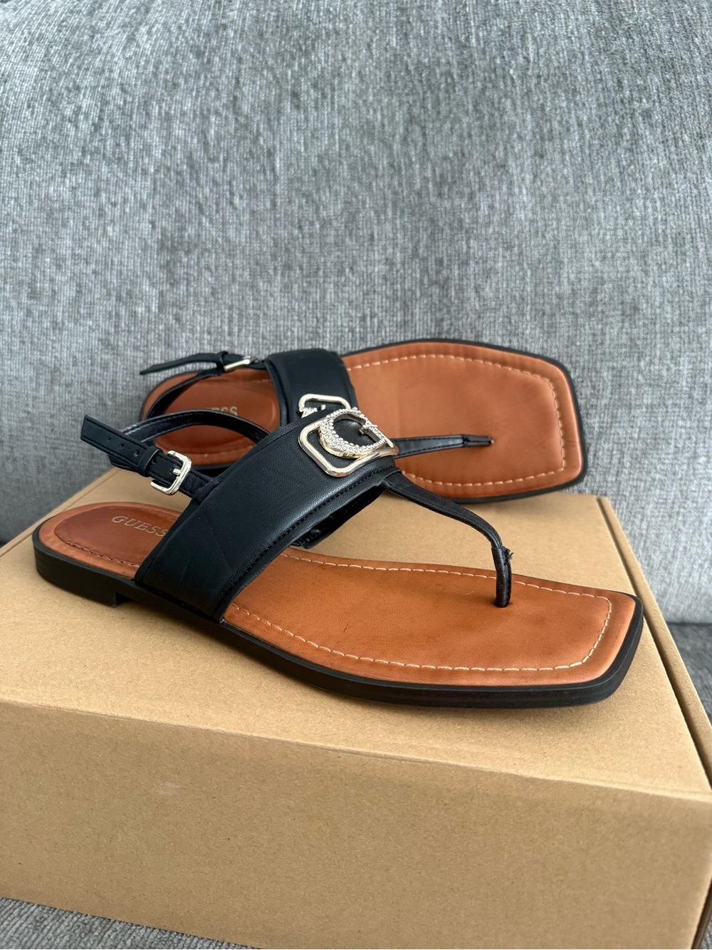 GUESS thong sandals
